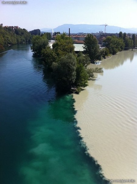 Слияние двух рек - Рона и Арва. Женева, Швейцария.