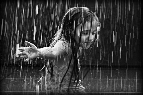 Жизнь не для того, чтобы ждать пока стихнет буря. Она для того, чтобы учиться танцевать под дождем.