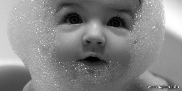 Муж купает ребёнка, кричит из ванной: 