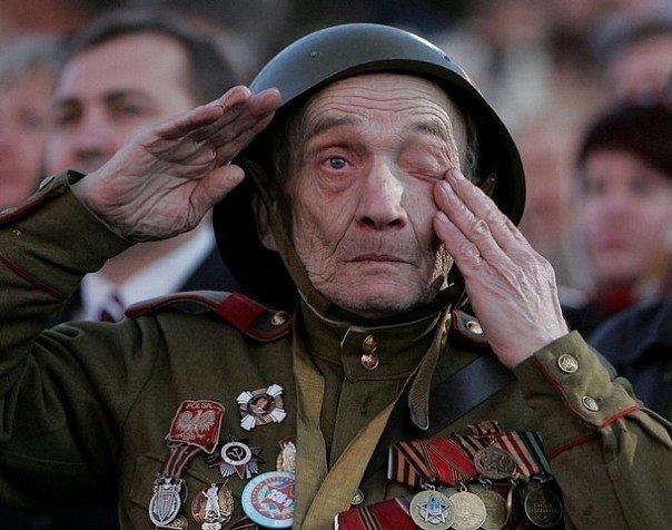 «Помним, скорбим», «Вечная память жертвам Великой Отечественной Войны», «Спасибо деду за победу», «Мы будем вечно помнить ваш подвиг!», «Никто не забыт и ничто на забыто!», «Спасибо, ветераны, мы любим вас».