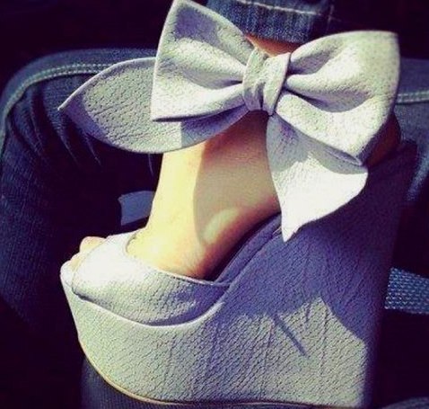 Девочки, на самом деле на одежду и обувь можно тратить в два и даже три раза меньше! Как находить такие вещи? Очень просто, благодаря сайту: look.shbeauty.ru/61/ld