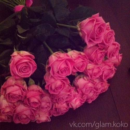 Любимым девушкам надо дарить цветы, а не боль и слезы..
