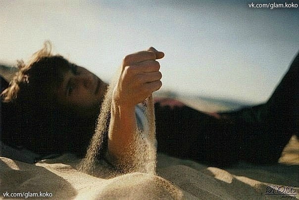 Время - это песок. Жизнь - это вода. Слова - это ветер… Осторожнее с этими компонентами… Чтобы не получилась- грязь…