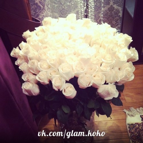 Белая роза является символом вечной любви, более чистой, сильной и крепкой, чем все земные чувства