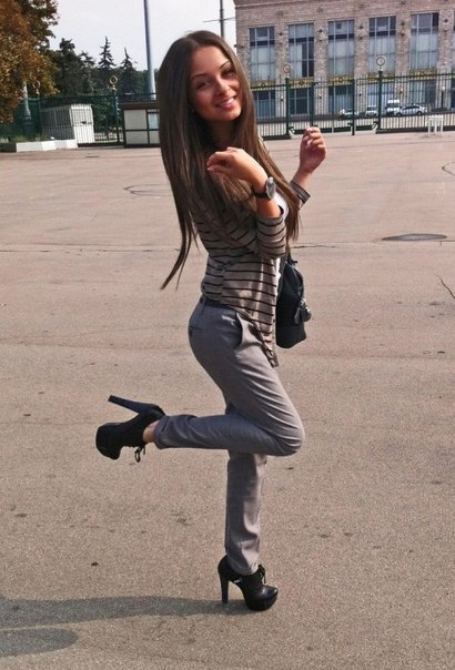 - Алло, пап, заберешь меня? 
